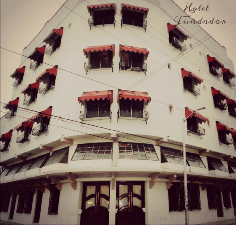 Fundador Hotel Monterrey Buitenkant foto